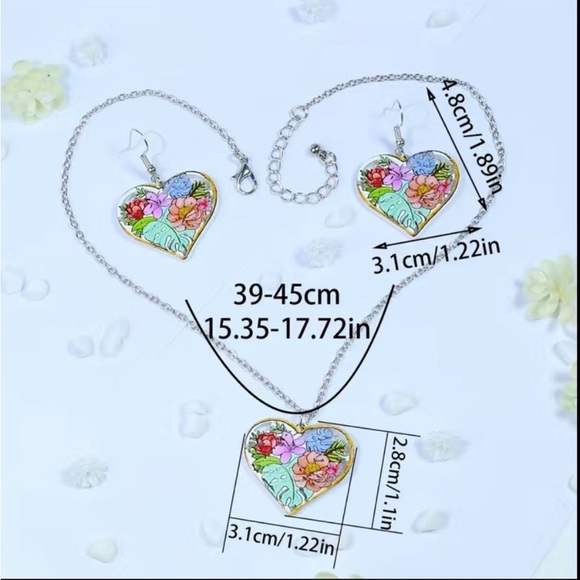 -Bohemian heart-shaped flower design wood necklace and earring set - Picture 4 of 8